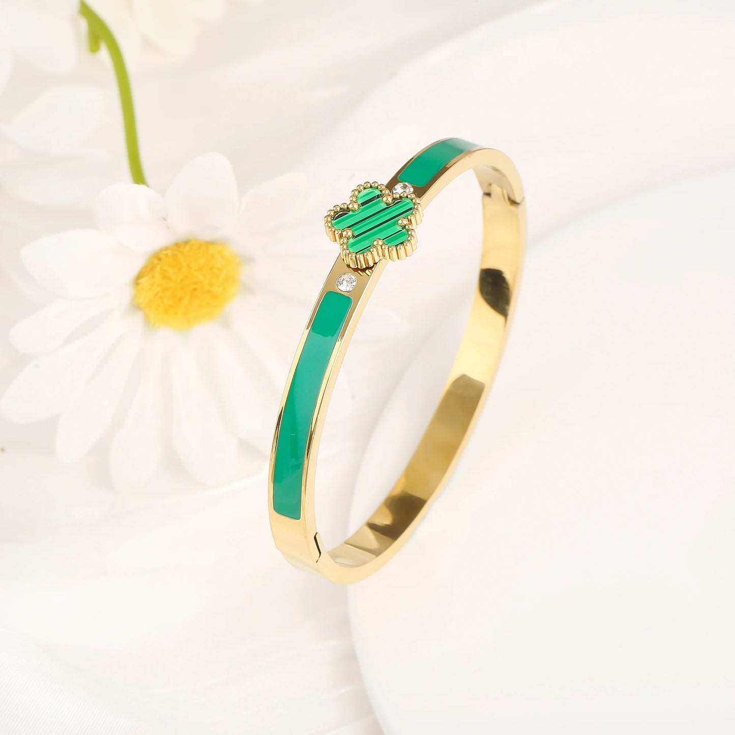 Elegant Five Leaf Flower Bangle™