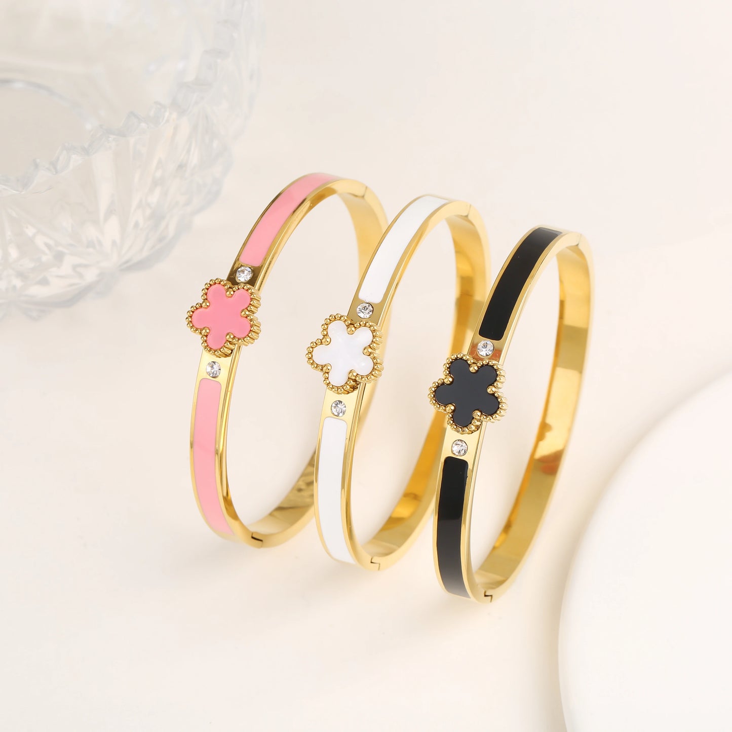Elegant Five Leaf Flower Bangle™