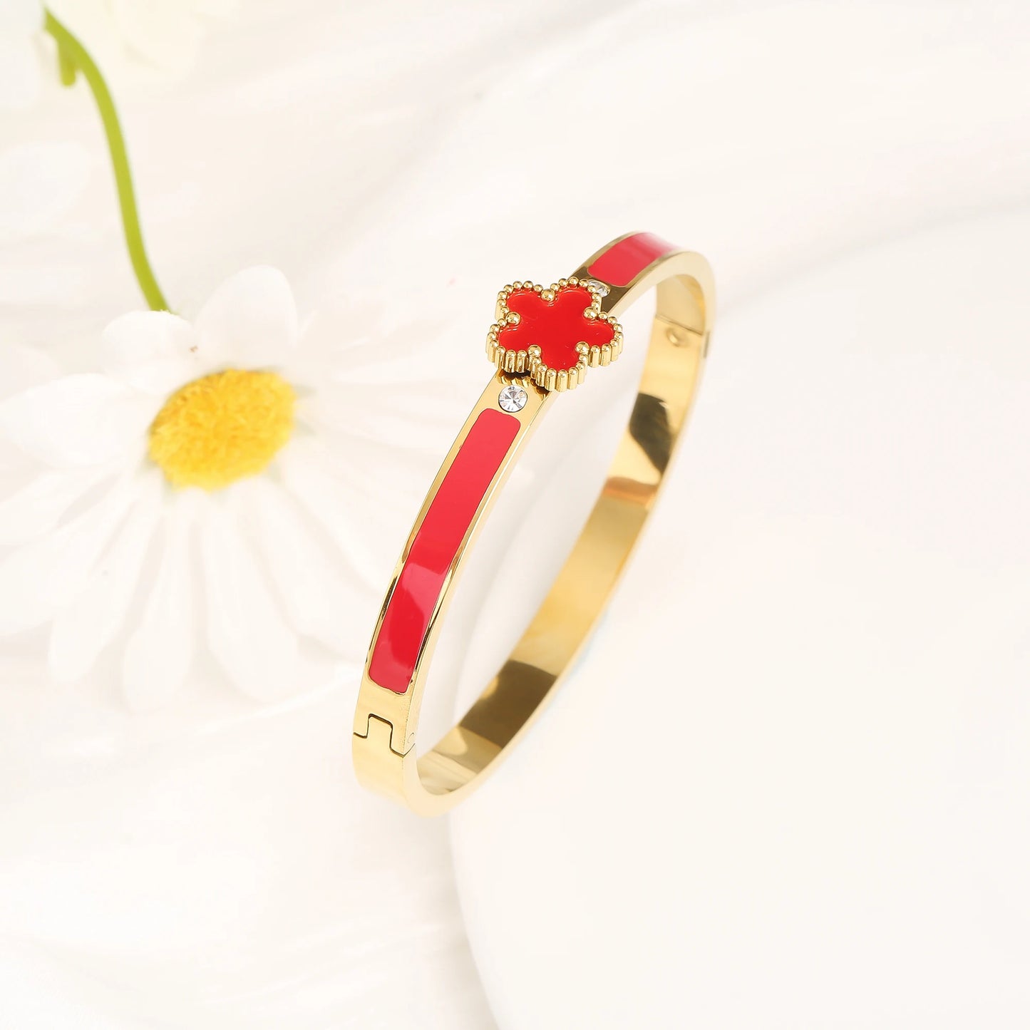 Elegant Five Leaf Flower Bangle™