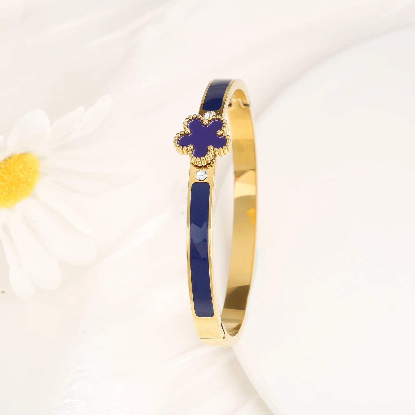 Elegant Five Leaf Flower Bangle™