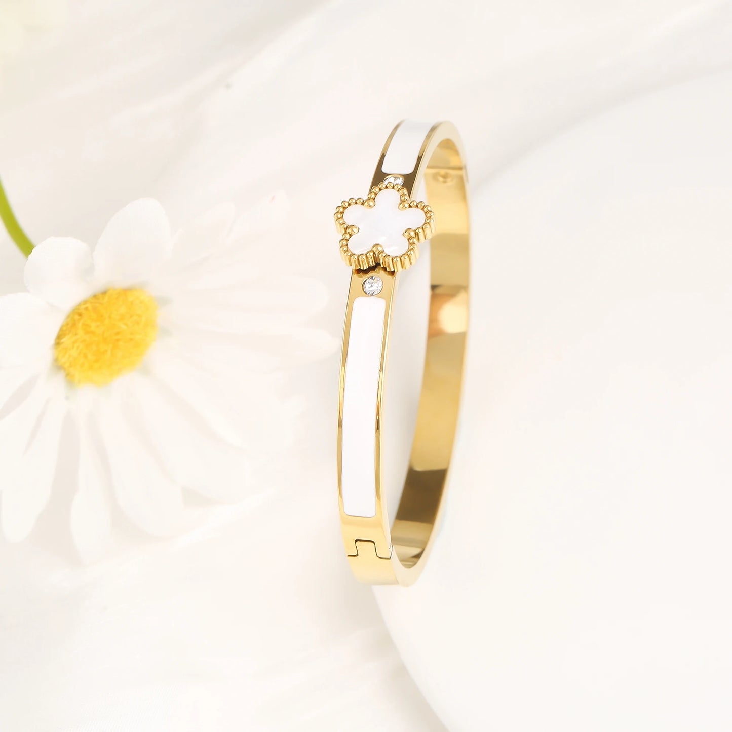 Elegant Five Leaf Flower Bangle™